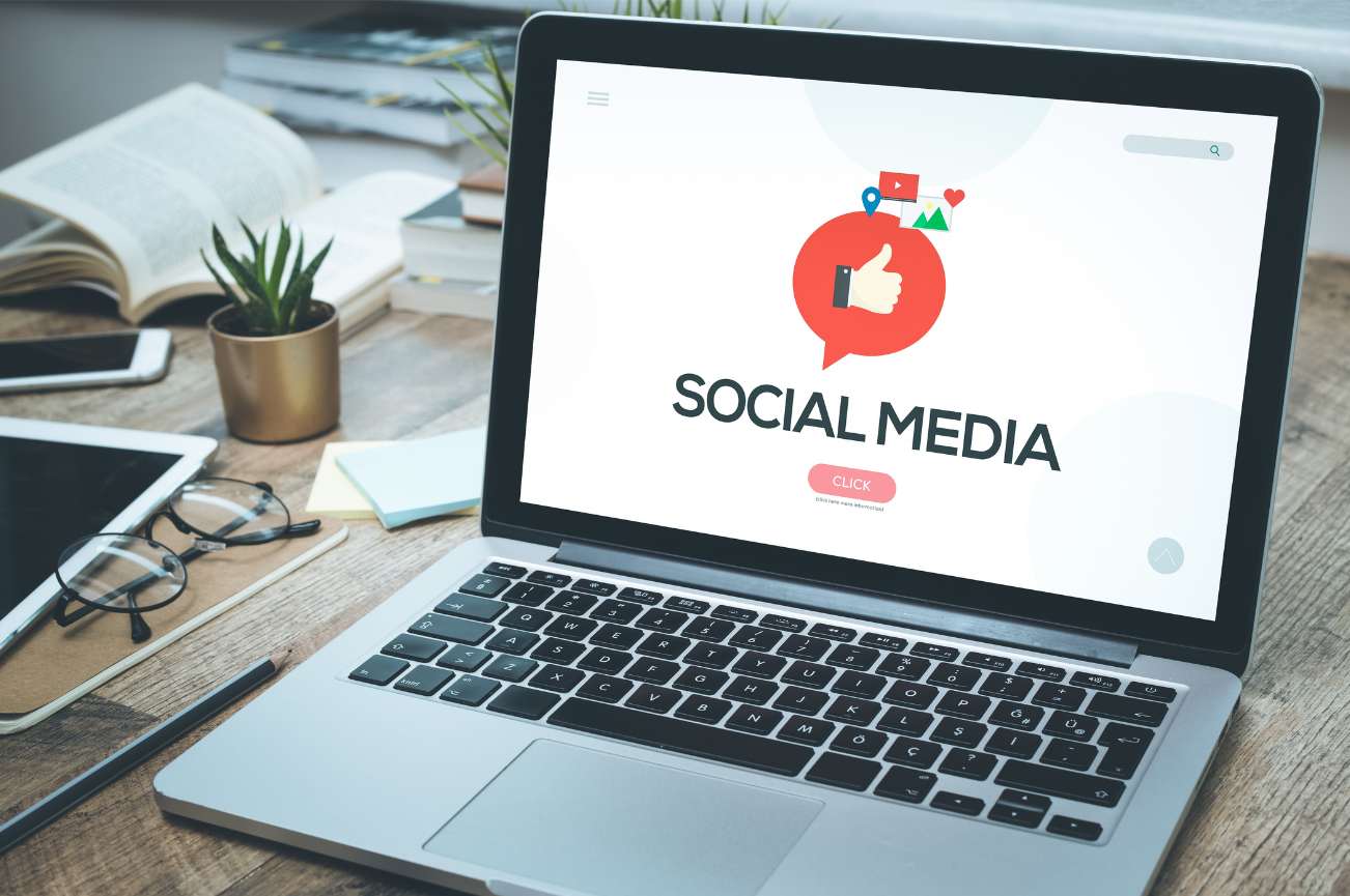 social-media-marketing-voor-kmos-in-de-kampen-kempgraphics-laptop